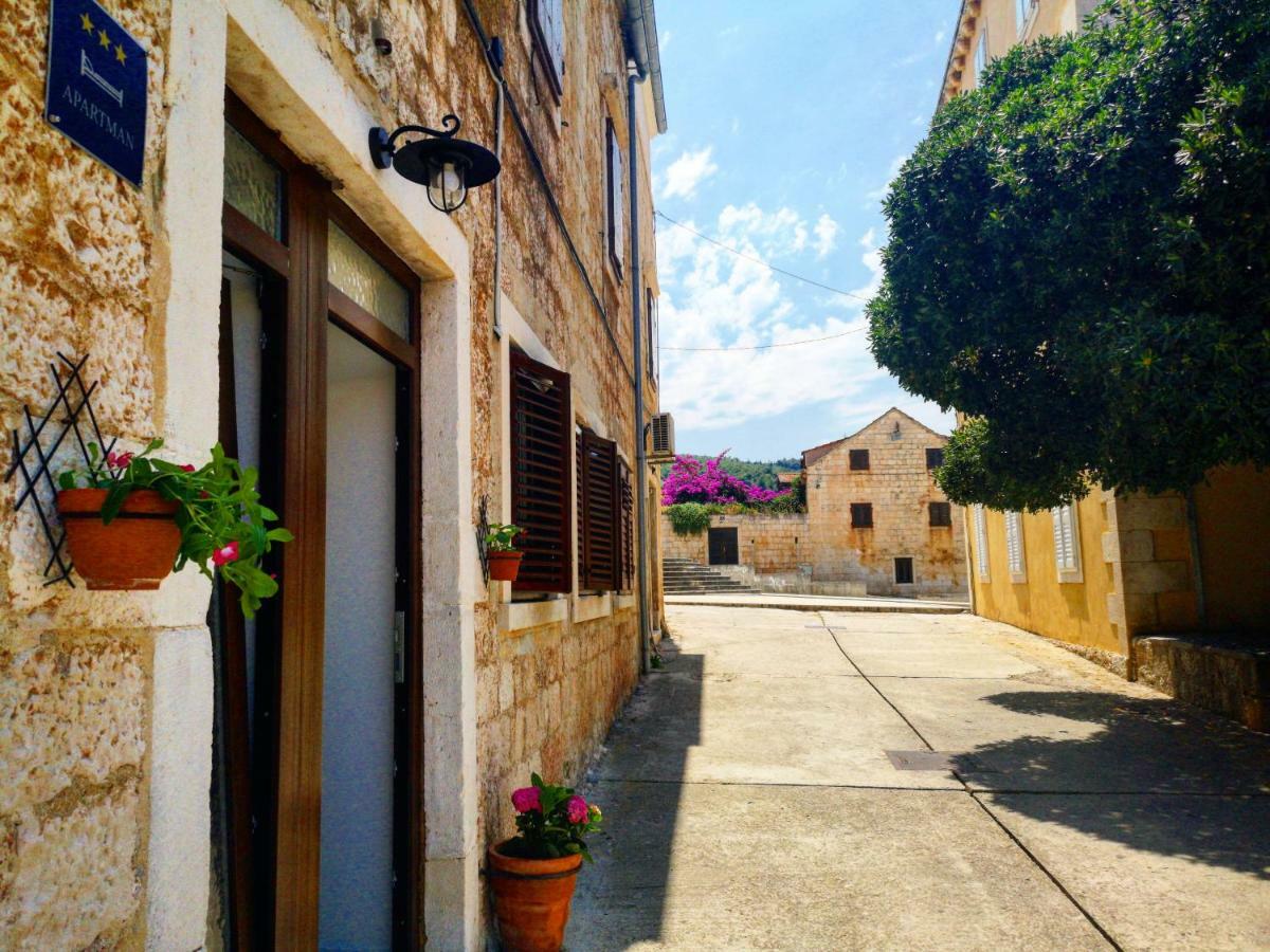 Apartman Michelangelo In The Centar Of Supetar Dış mekan fotoğraf
